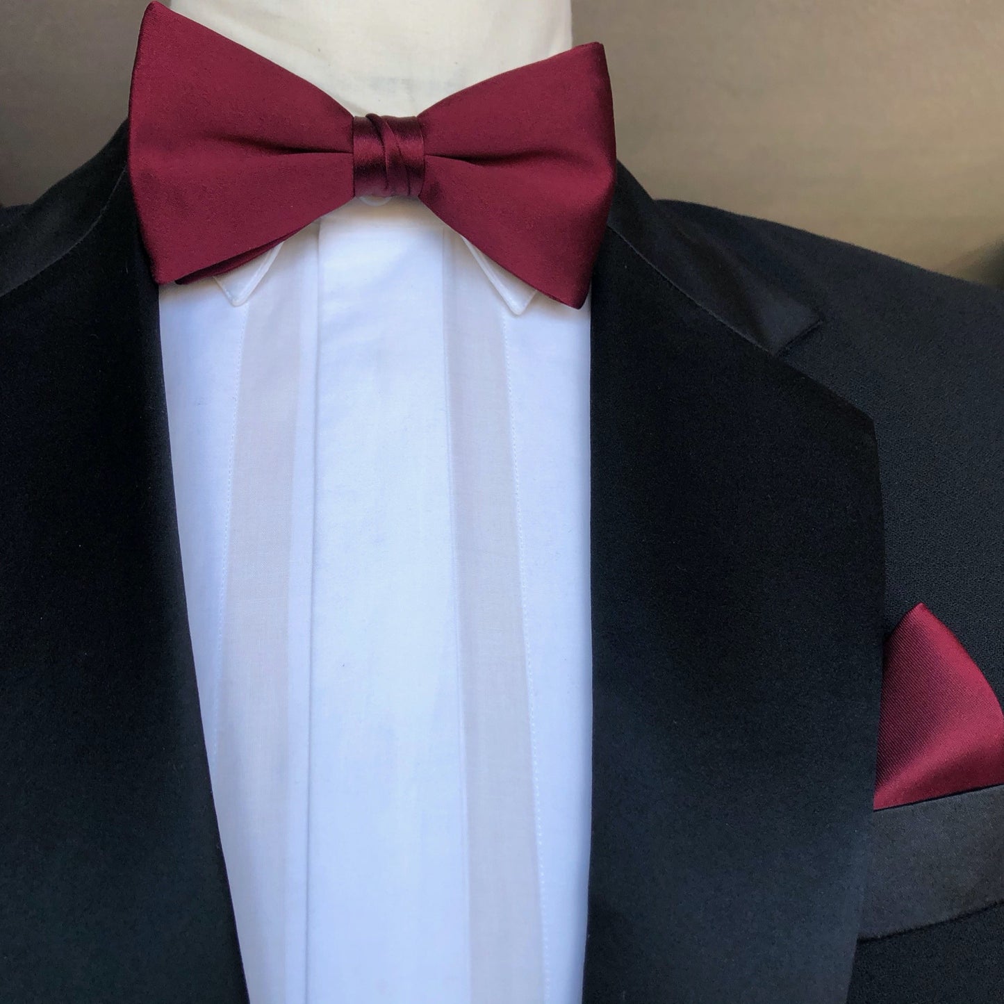 Burgundy silk Bow tie with Burgundy silk Pocket square by German Valdivia