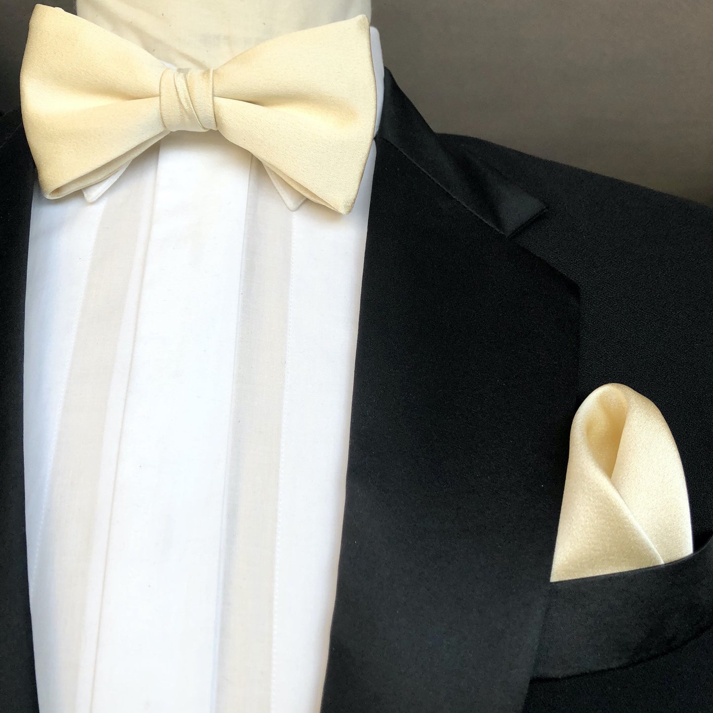 Ivory Silk Bow Tie with Ivory Silk Pocket Square